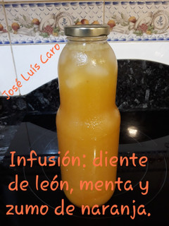 Una foto de Infusión de diente de león, menta y zumo de naranja