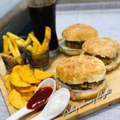 A picture of Beef burger 🍔.