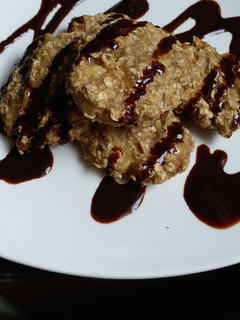 A picture of Oats and banana cookies.