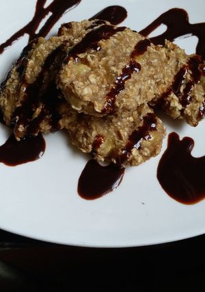 A picture of Oats and banana cookies.