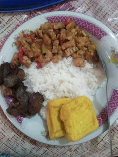 Foto resep Nasi,rempela hati goreng,tahu goreng,tumis tempe saos tiram