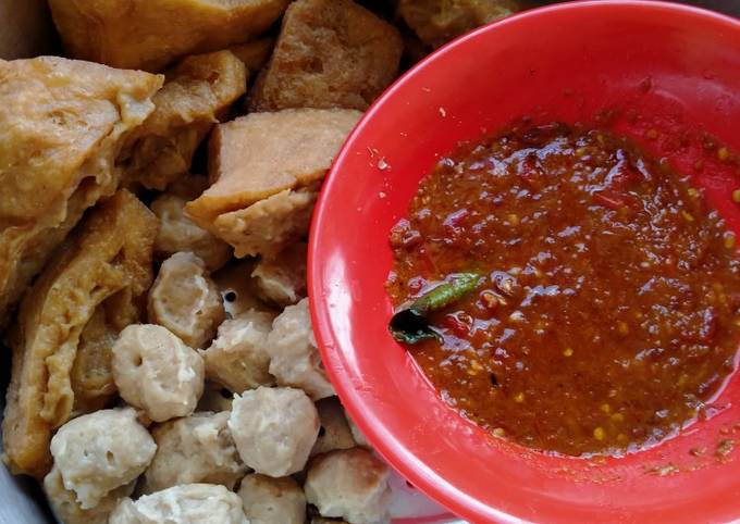 14. Bakso pentol saos kacang pedas