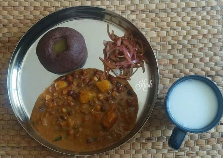 Recipe of Perfect Black Chanaand Potato Saaru / Curry