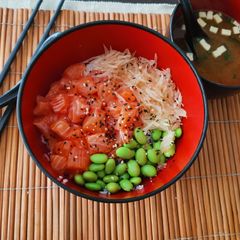 A picture of Salmon sushi bowl.