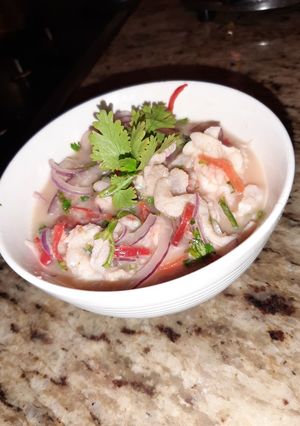 Una foto de Ceviche de lenguado con camarones