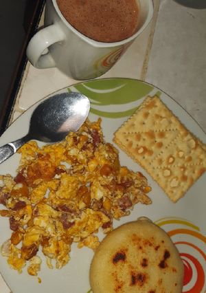 Una foto de Arepa con jamón y queso