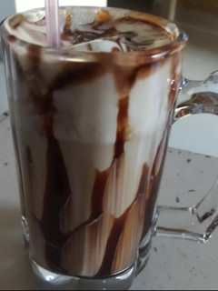 કોલ્ડ કોફી વિથ આઈસ્ક્રીમ (Cold Coffee With Ice Cream Recipe In Gujarati) રેસીપી મુખ્ય ફોટો