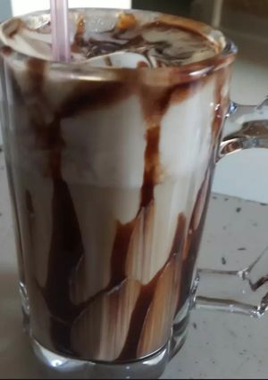 કોલ્ડ કોફી વિથ આઈસ્ક્રીમ (Cold Coffee With Ice Cream Recipe In Gujarati) રેસીપી મુખ્ય ફોટો