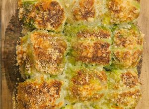 Foto di Involtini di verza al forno con salsiccia e scamorza