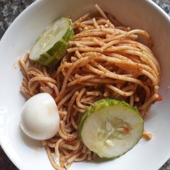 A picture of Spagetti with egg and cucumber.