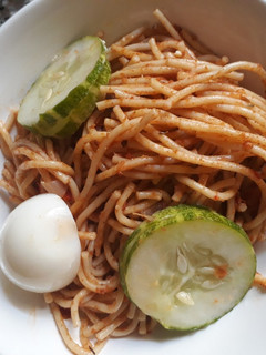 A picture of Spagetti with egg and cucumber.