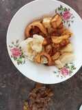 Krupuk rambak kulit kerbau