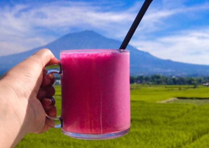 Smoothie buah naga dan pisang