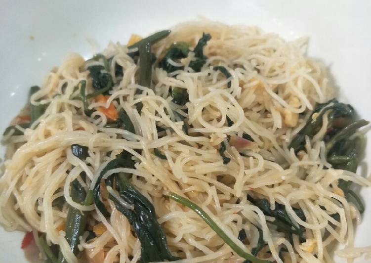 Bihun goreng kangkung