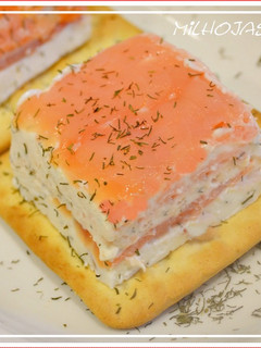 Una foto de Milhojas de salmón ahumado (con y sin thermomix)