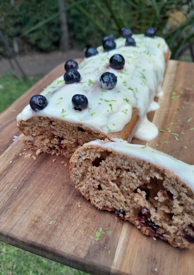 Una foto de Budín integral de limón y arándanos sin azúcar