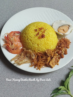 Foto resep Nasi Kuning Bumbu Racik Ayam Goreng