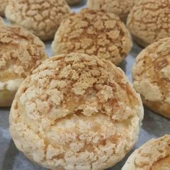 A picture of Choux au craquelin.
