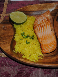A picture of Salmon fish with turmeric-ginger rice OR with Spinach puree.