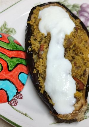 Una foto de Berenjenas rellenas de cuscús, dátiles y almendras