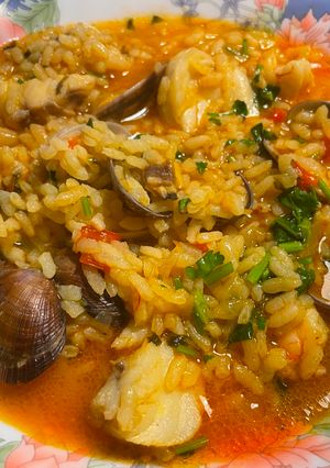 Una foto de Arroz caldoso de rape, gambones y almejas (receta Portuguesa, "Arroz de Tamboril")