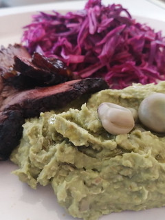 Una foto de Hummus de habas