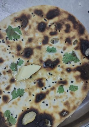 A picture of Stuffed & fluffy Kulcha.