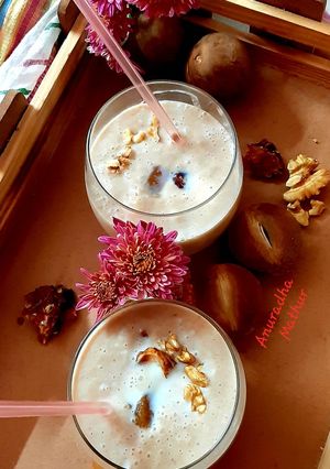 चिकू खजूर शेक (chiku khajoor shake recipe in Hindi) रेसिपी मुख्य फोटो