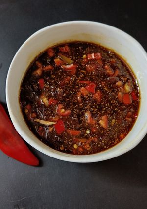 લાલ મરચા નું અથાણું (Red Chilli Pickle Recipe In Gujarati) રેસીપી મુખ્ય ફોટો