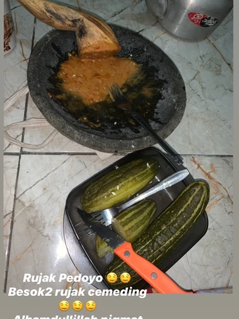 Cara Gampang Membuat Resep  Rujak Pedoyo (Timun Krai) yang Lezat Sekali, Lezat