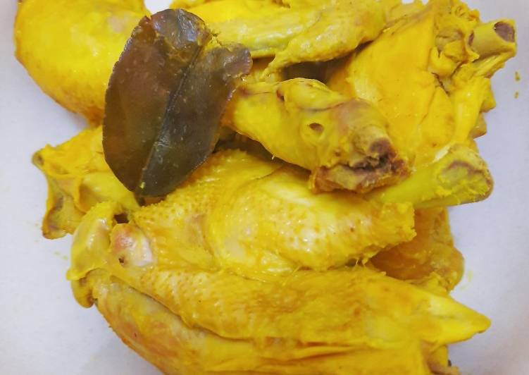 Cara Gampang Membuat Ayam Ungkep Bumbu Kuning yang Bikin Ngiler