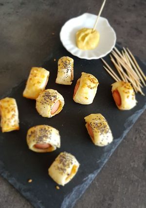 Une photo de °Petits feuilletés moutarde-saucisse°
