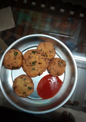 A picture of Bajri methi ke vada.