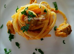 Foto di SPAGHETTI ALLA CHITARRA CON CREMA DI ZUCCA, FORMAGGIO SPALMABILE E PORCINI