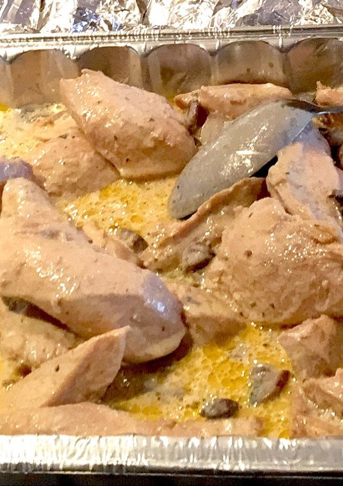 Una foto de Pollo con crema de champiñones 🍄