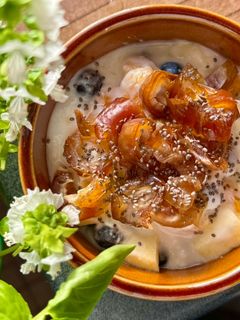 Hình của món 💚 Sữa Chua Trộn Trái Cây Topping Chà Là Hạt Chia.