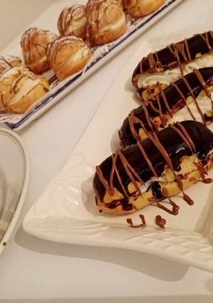 O poză a rețetei Eclere și choux a la creme cu cremă de vanilie.