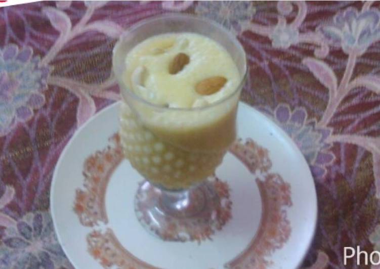 Banana shake with ice cream