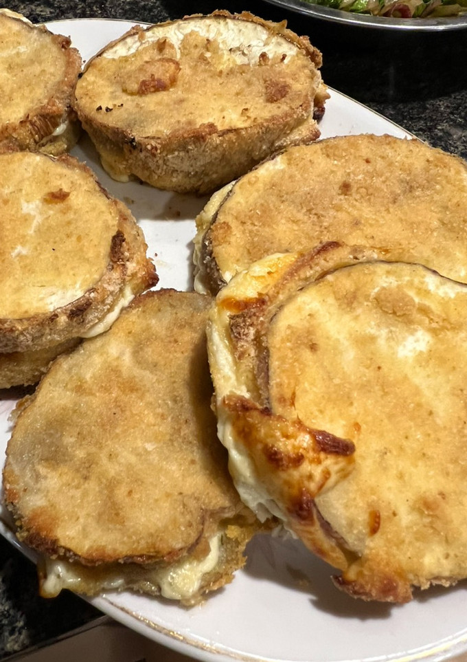 Una foto de Milanesa de berenjena rellena