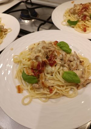 A picture of Spaghetti with Chanterelle Sauce.