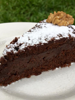 Una foto de Bizcochuelo húmedo de chocolate y banana vegano