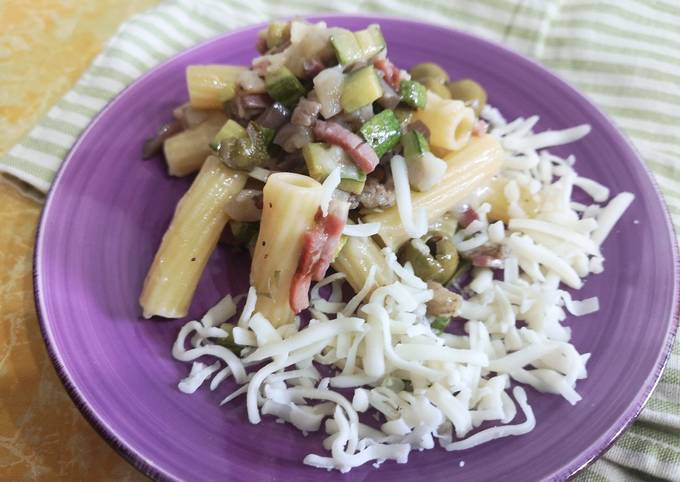 Ricetta Insalata di pasta con melanzane, zucchine e scamorza di Un pizzico  di cannella e curry - Cookpad