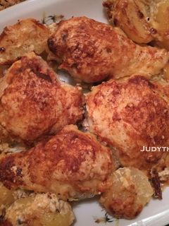 Tepsiben sült csirkecomb - fokhagymás, tejfölös, mustáros mártásban recept fotója