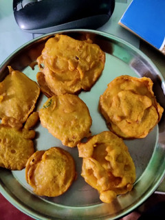 आलू का पकौड़ा (aloo ka pakoda recipe in Hindi) रेसिपी मुख्य फोटो