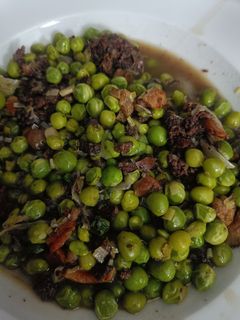 Una foto de Pèsols a la catalana amb butifarra