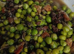 Una foto de Pèsols a la catalana amb butifarra
