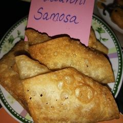 A picture of Macaroni Samosa.