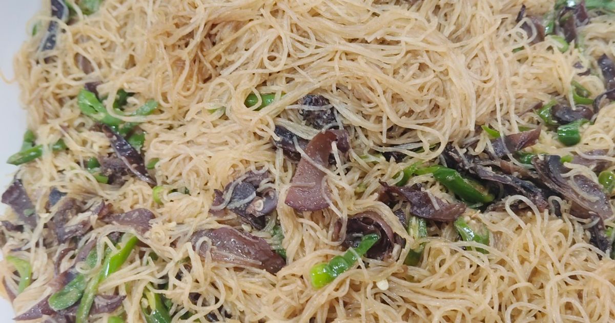 Bihun goreng jamur kuping simpel