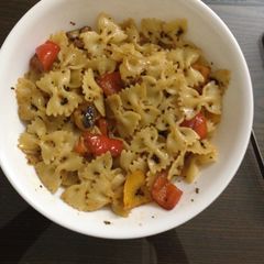 A picture of Pasta Aglio-e-olio.