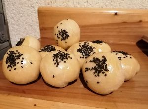 Una foto de Bollos rellenos de quesillo y jamón